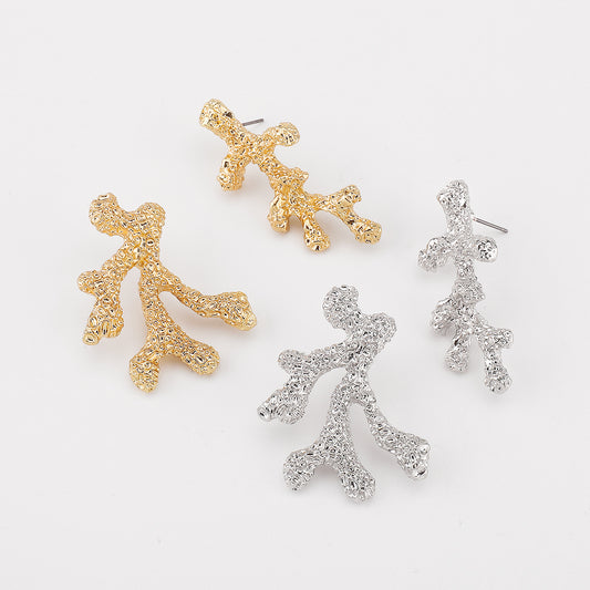 Pendientes de coral geométricos asimétricos para mujer de aleación con acabado galvanizado