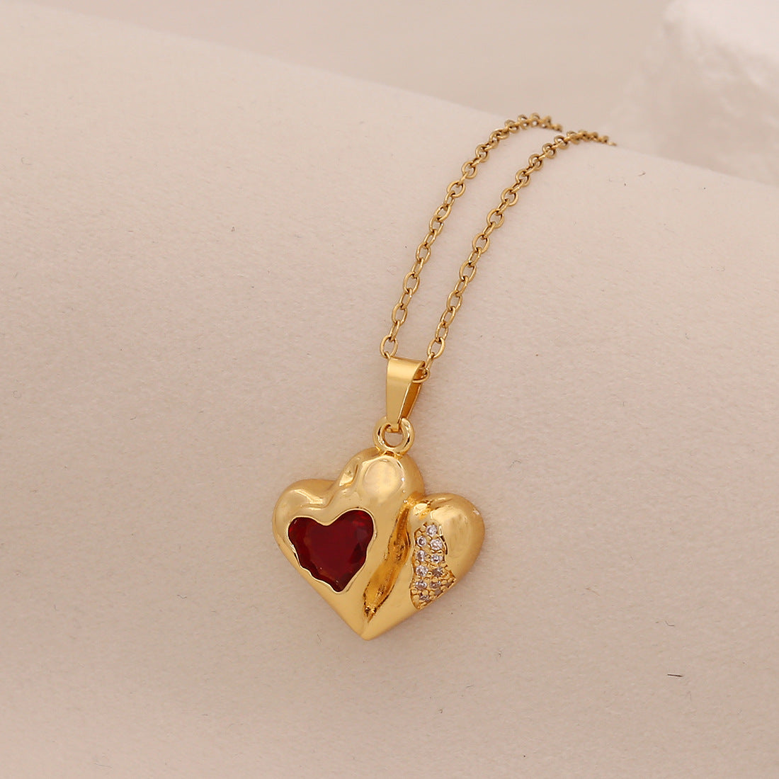 Fashionable Heart-Shaped Stainless Steel Pendant Necklace with Gold-Plated Copper Charm and O-Chain for Women