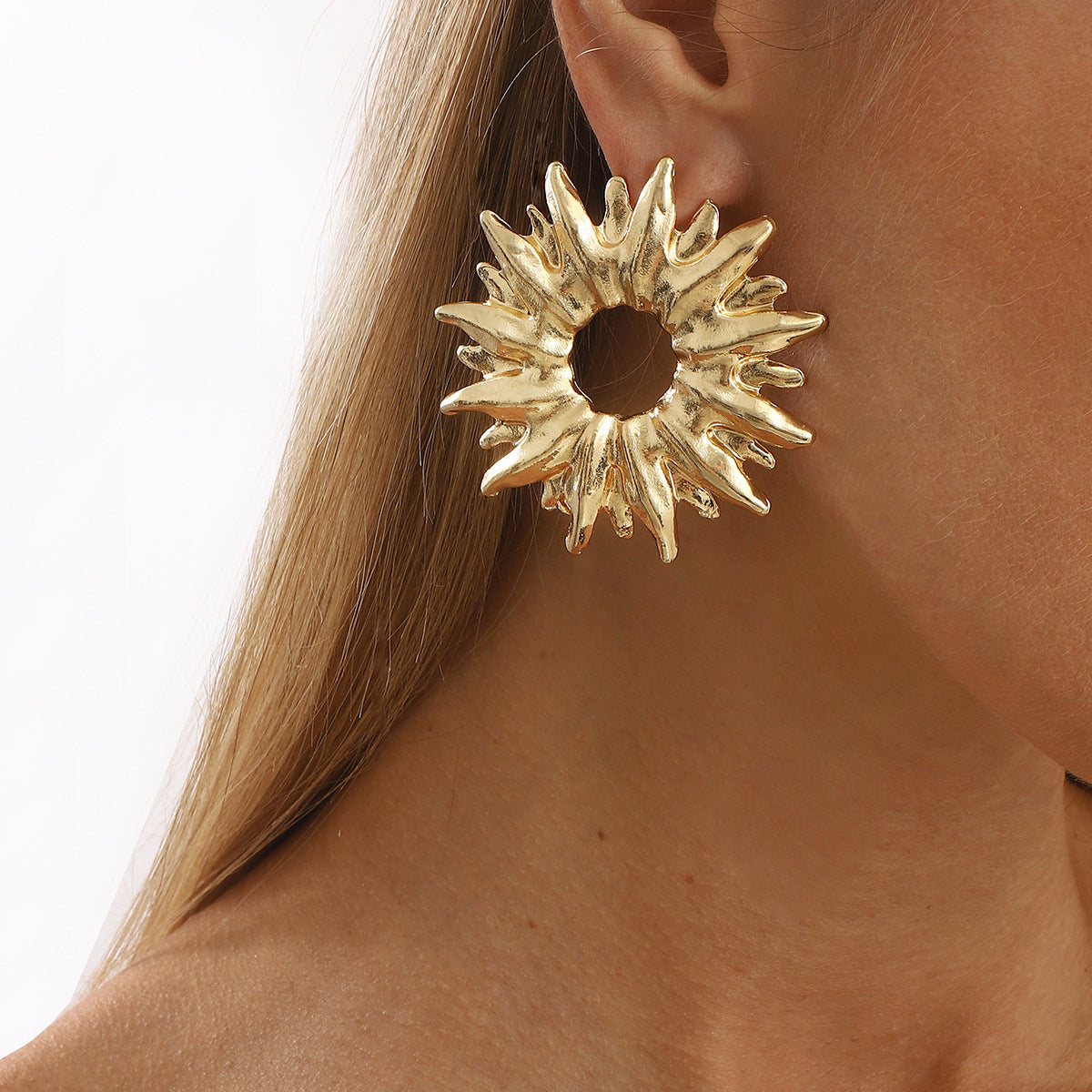 Orecchini Girasole Vintage in Lega con Finitura Galvanica, Design Floreale Vuoto per Donne