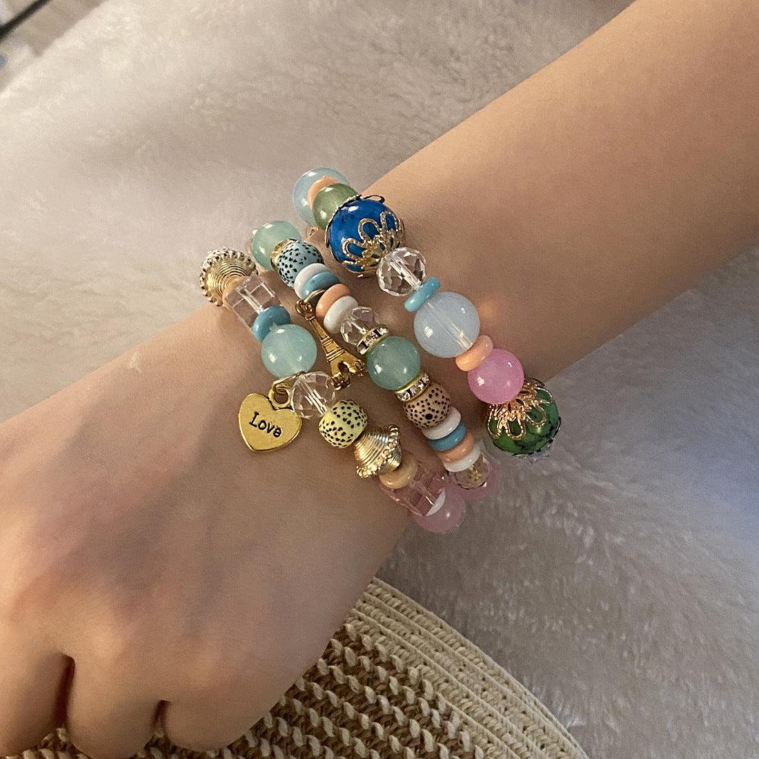 Fashion Heart-Shaped Acrylic Beaded Bracelet for Women with Handmade Craftsmanship