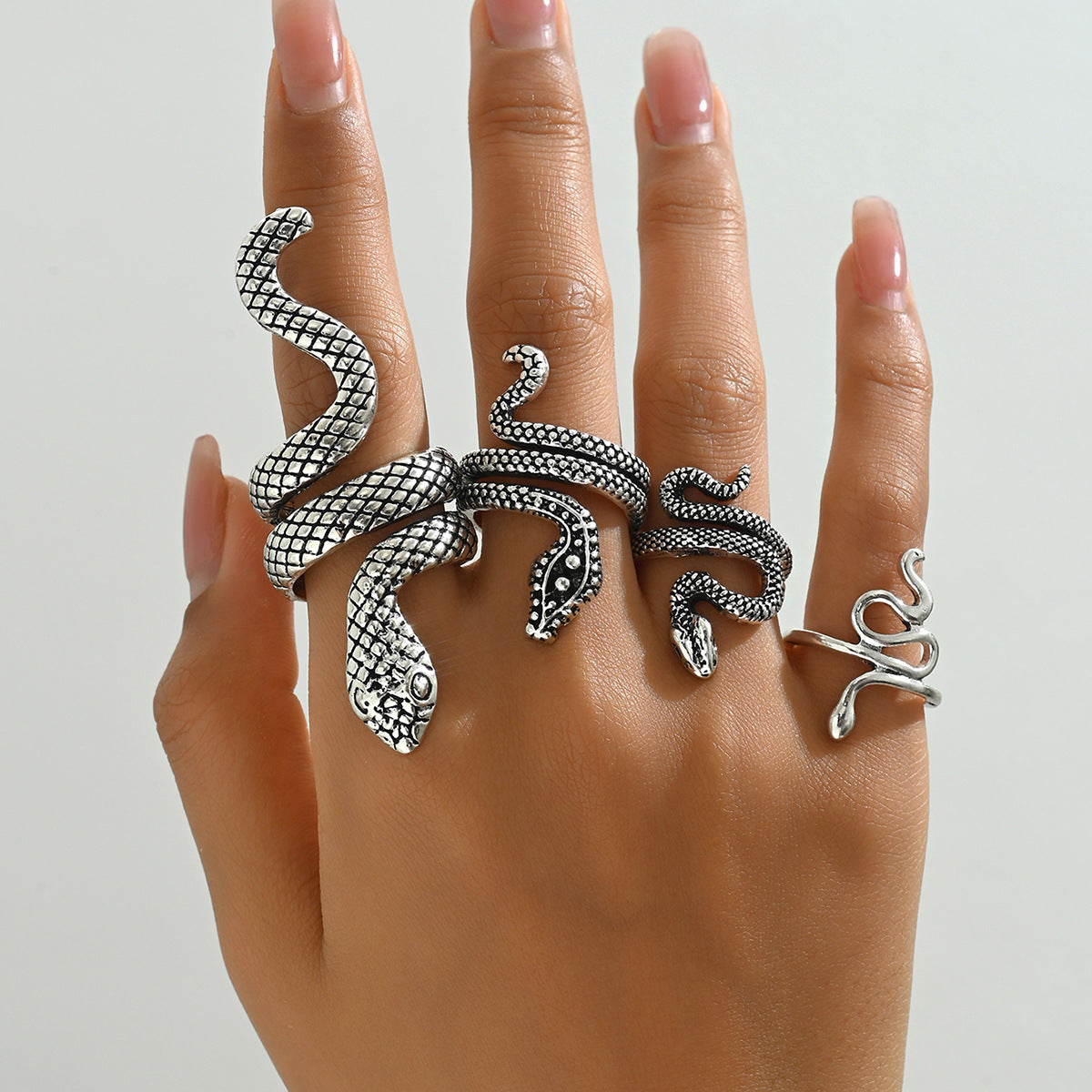 Anillo de aleación con forma de serpiente geométrica vintage con acabado envejecido para mujer y uso unisex