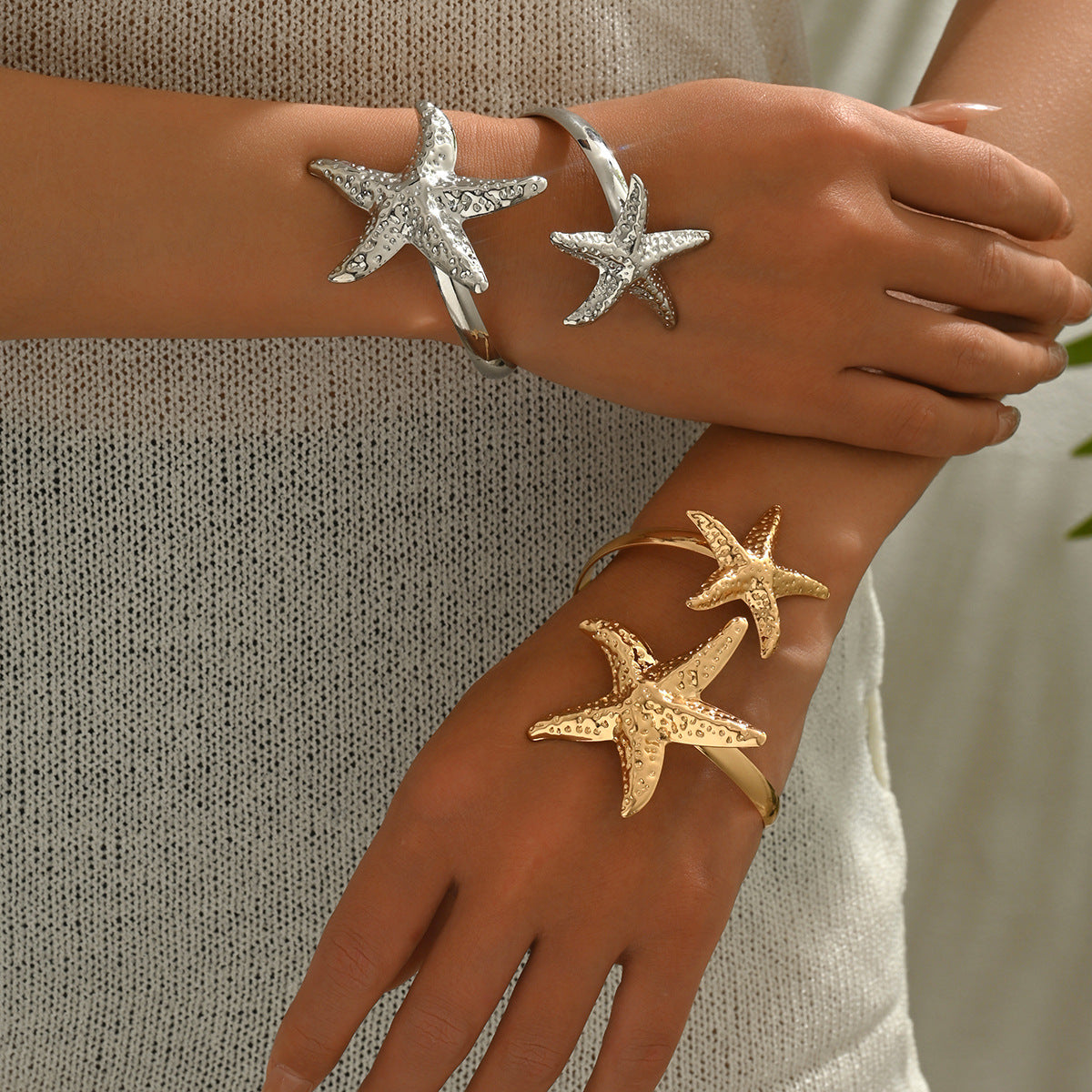 Pulsera de Estrellas de Mar Minimalista Geométrica para Mujer en Aleación de Zinc con Acabado Chapado, Brazalete Abierto Ajustable