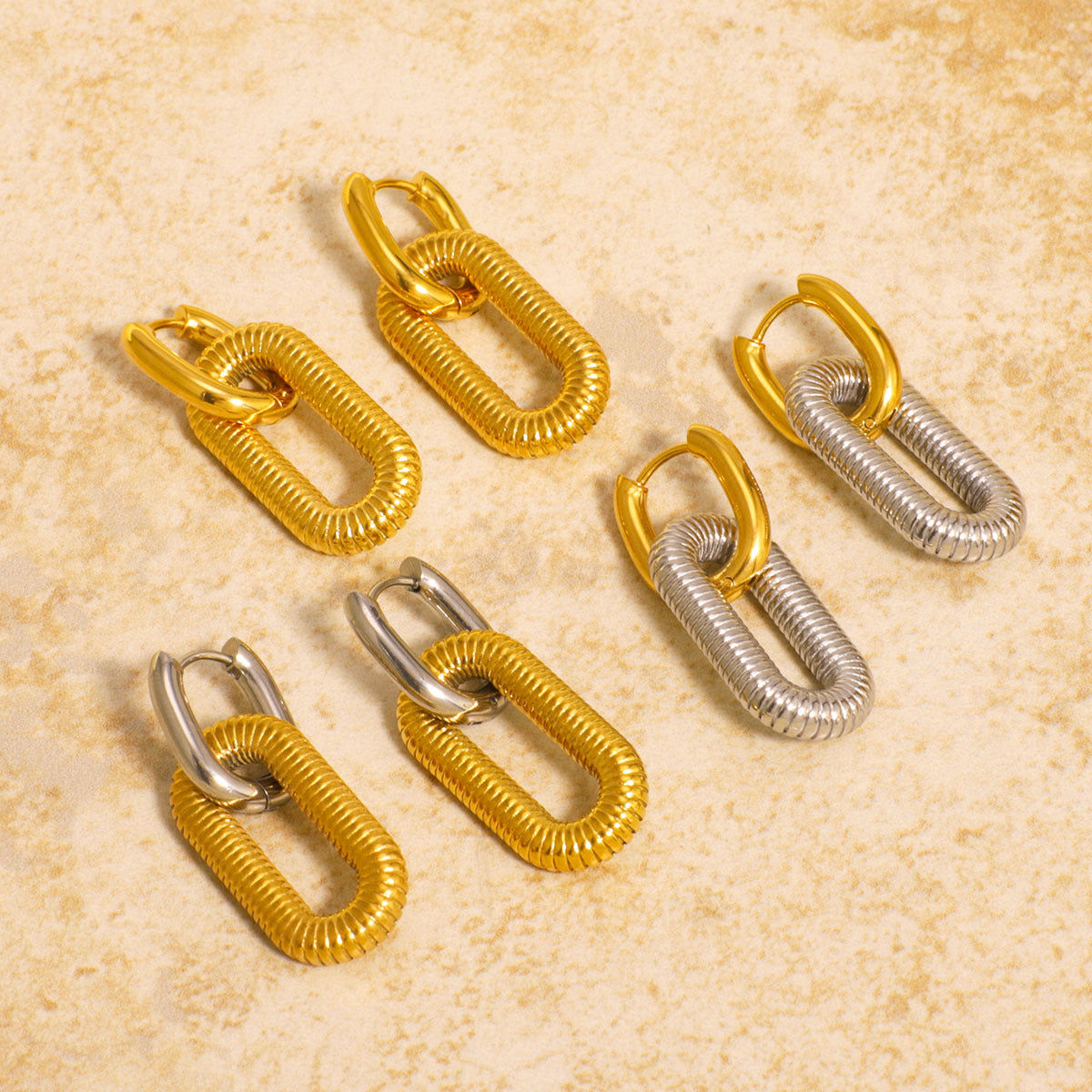 Orecchini Minimalisti Geometrici in Acciaio Inossidabile con Nappe a Catena Pendenti e Finitura Placcata Sottovuoto 18K per Donna