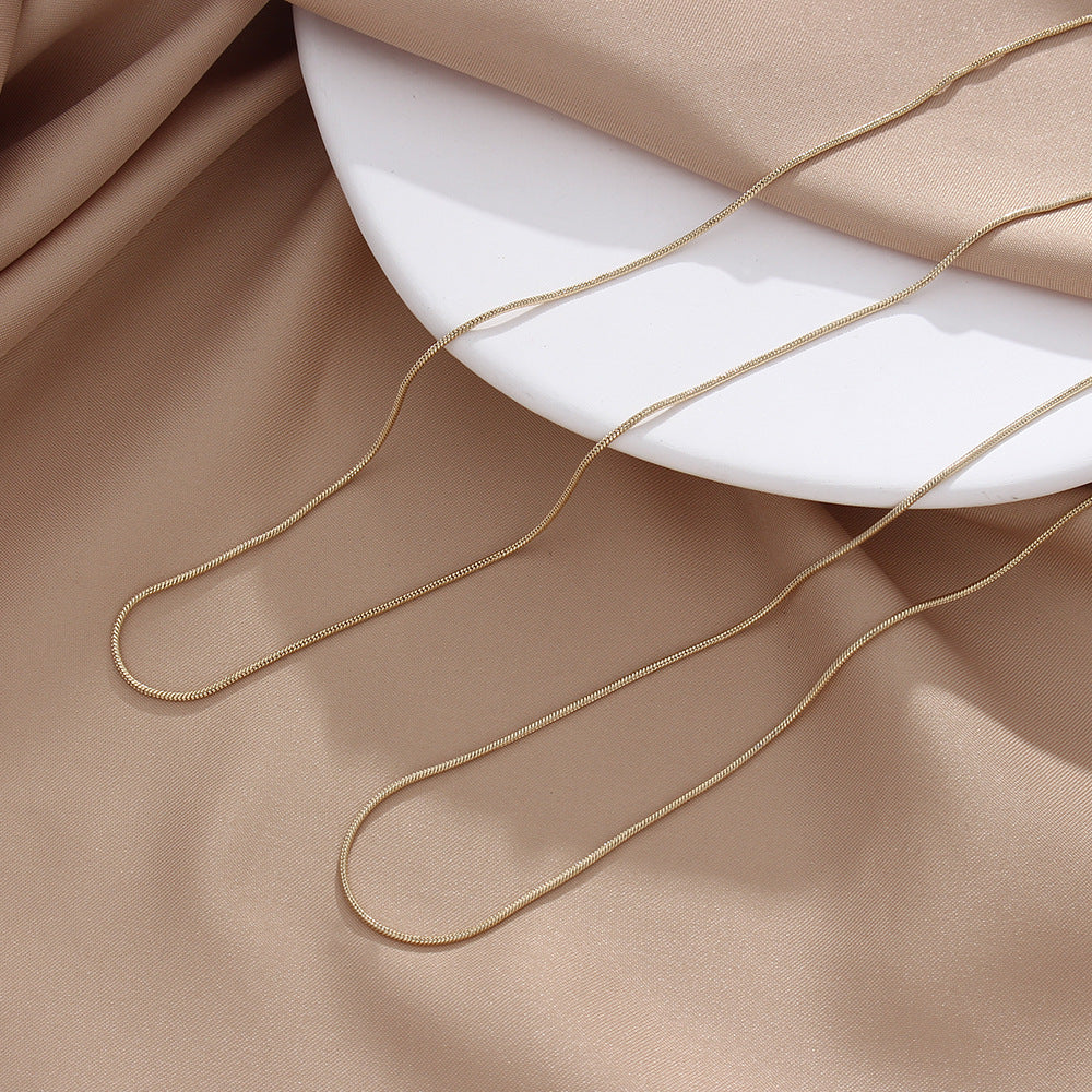 Collana a catena a serpente in acciaio inossidabile geometrica alla moda per donne con ciondolo in acciaio al titanio e finitura placcata