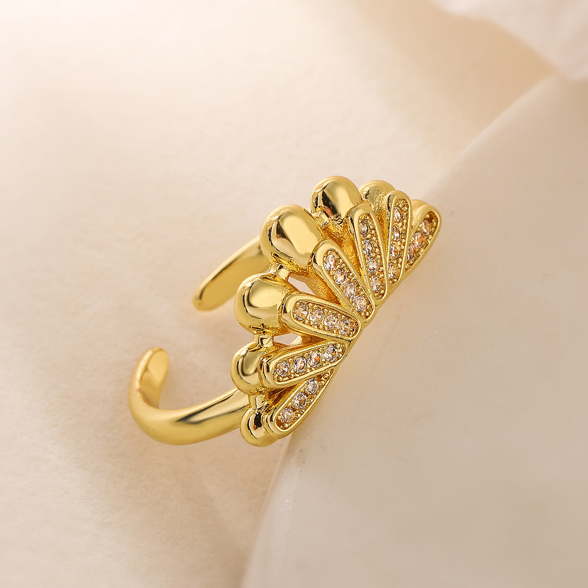 Anello Geometrico Aperto da Donna in Ottone Placcato Oro 18K con Intarsio di Zirconi, Design Minimalista di Tendenza