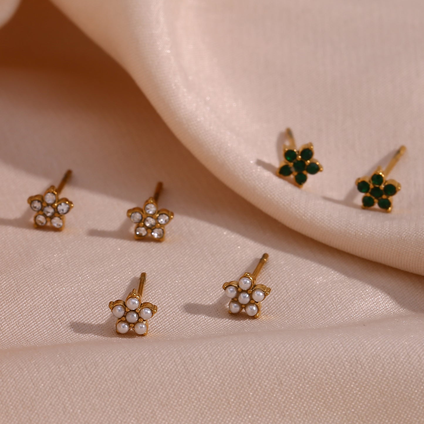 Minimalist Fashion Stainless Steel Plated 18K Gold Mini Micro-Pave Flower Hoop Earrings for Women