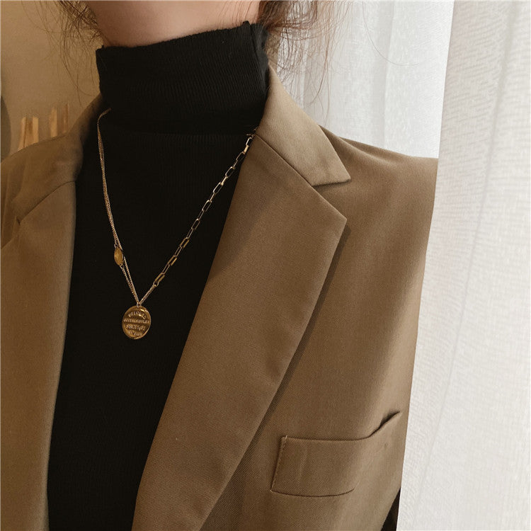 Collana con ciondolo rotondo geometrico minimalista da donna in acciaio al titanio con finitura placcata