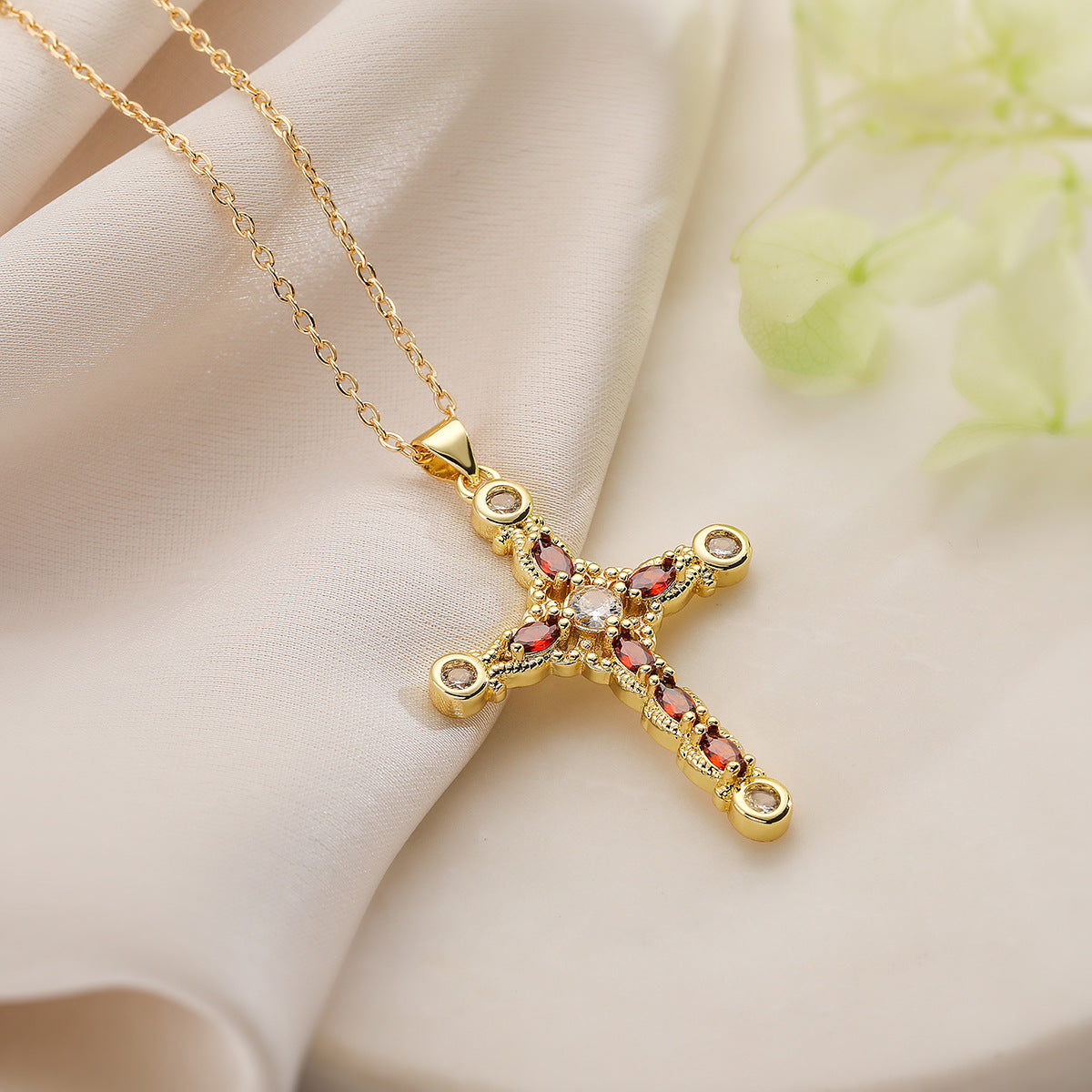 Collana Pendente a Croce Minimalista da Donna con Base in Rame Placcata in Oro Vero e Intarsi in Zircone
