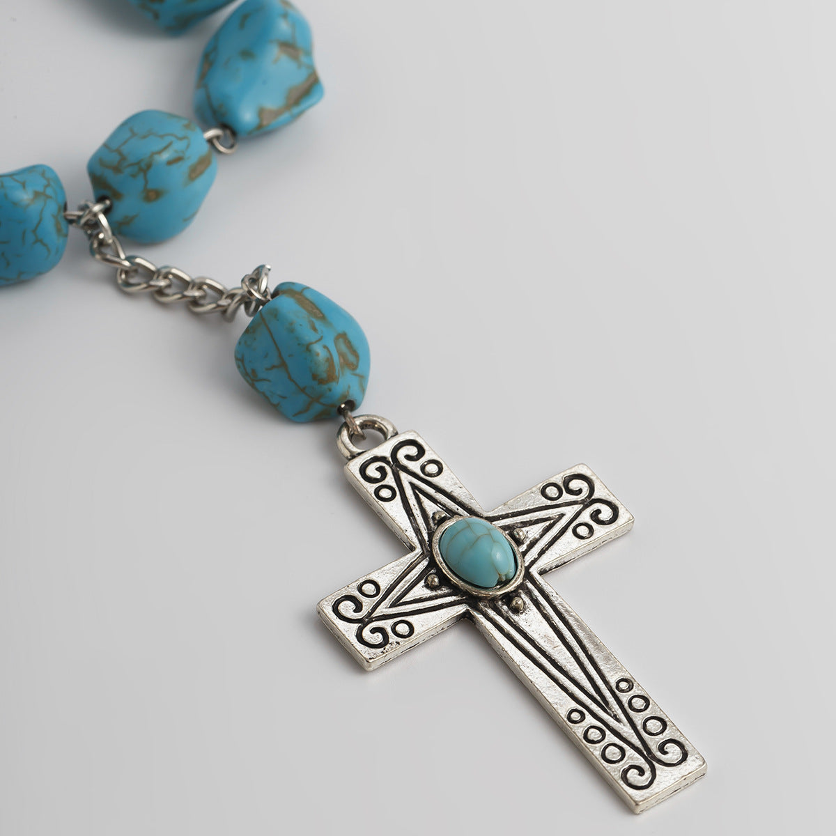 Collana da donna etnica vintage a croce irregolare turchese in metallo con finitura placcata e ciondolo geometrico