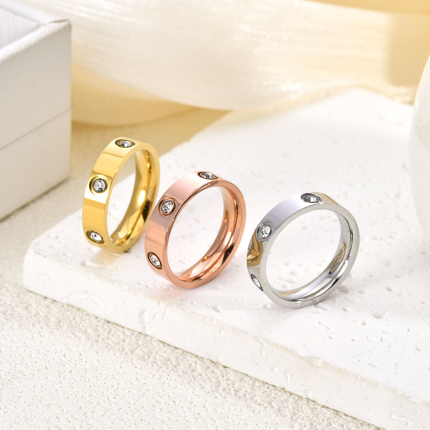 Luxury Minimalist Geometric Round Titanium Steel Plated Ring with 6 Rhinestones for Unisex