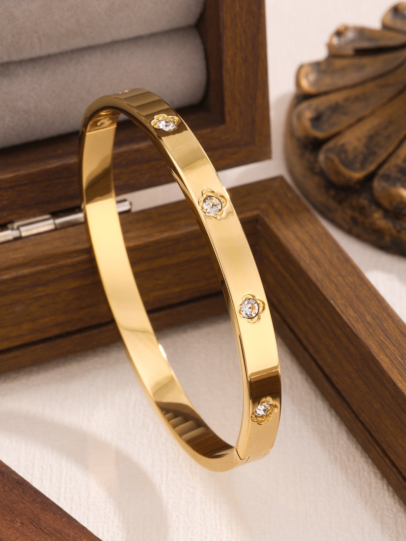 Juego de pulseras de acero inoxidable con trébol de cuatro hojas, incrustaciones de diamantes de imitación y chapado en oro al vacío de 18 quilates, estilo minimalista y a la moda