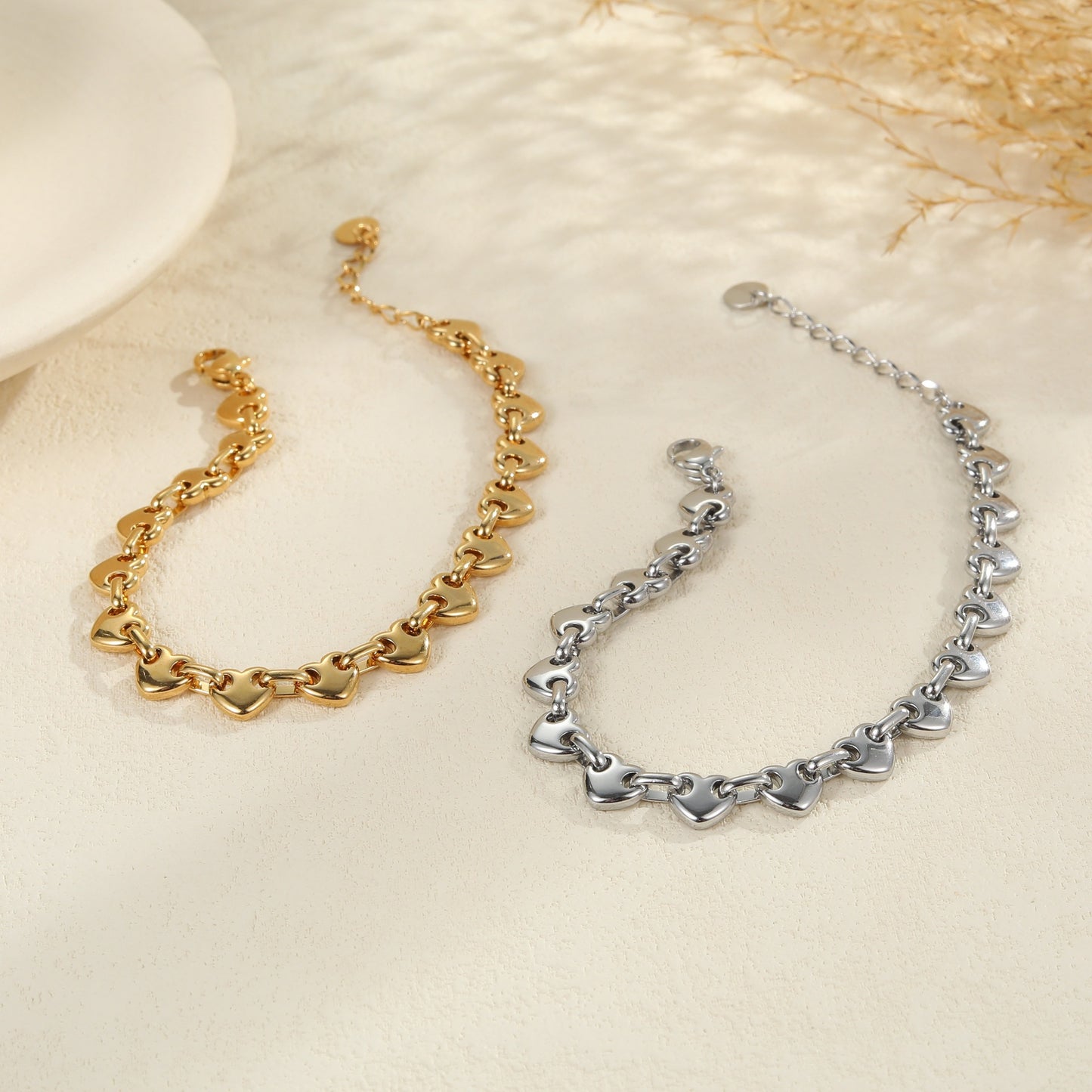 Fashionable Hollow Heart Stainless Steel Bracelet for Women with Plated Finish Minimalist Elegant Luxury Style
