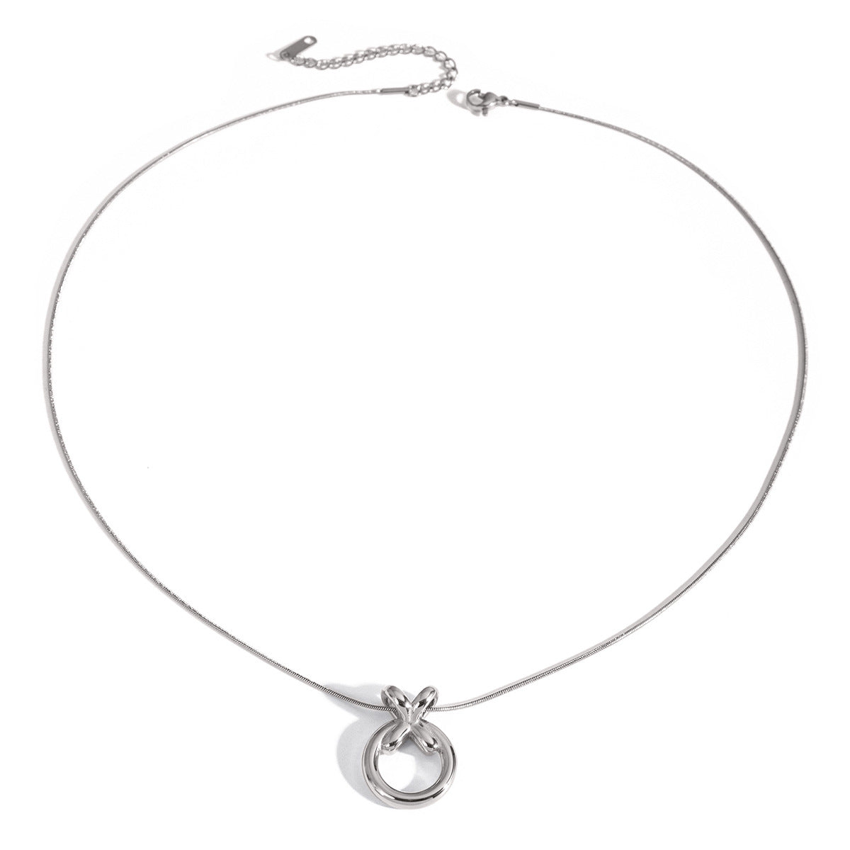 Collana girocollo minimalista in acciaio al titanio placcato oro 18K con fiocco su catena snake