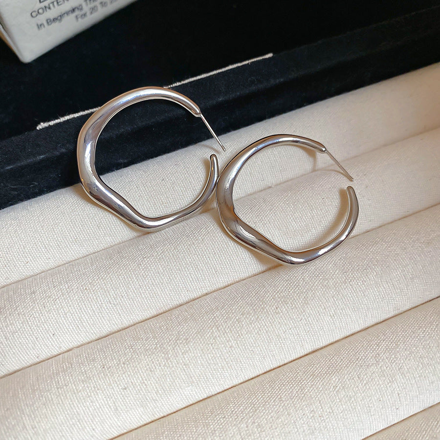 Orecchini a cerchio geometrici rotondi minimalisti da donna con base in rame placcato oro e perni in argento sterling 925, gioielli eleganti di lusso adatti all'ufficio