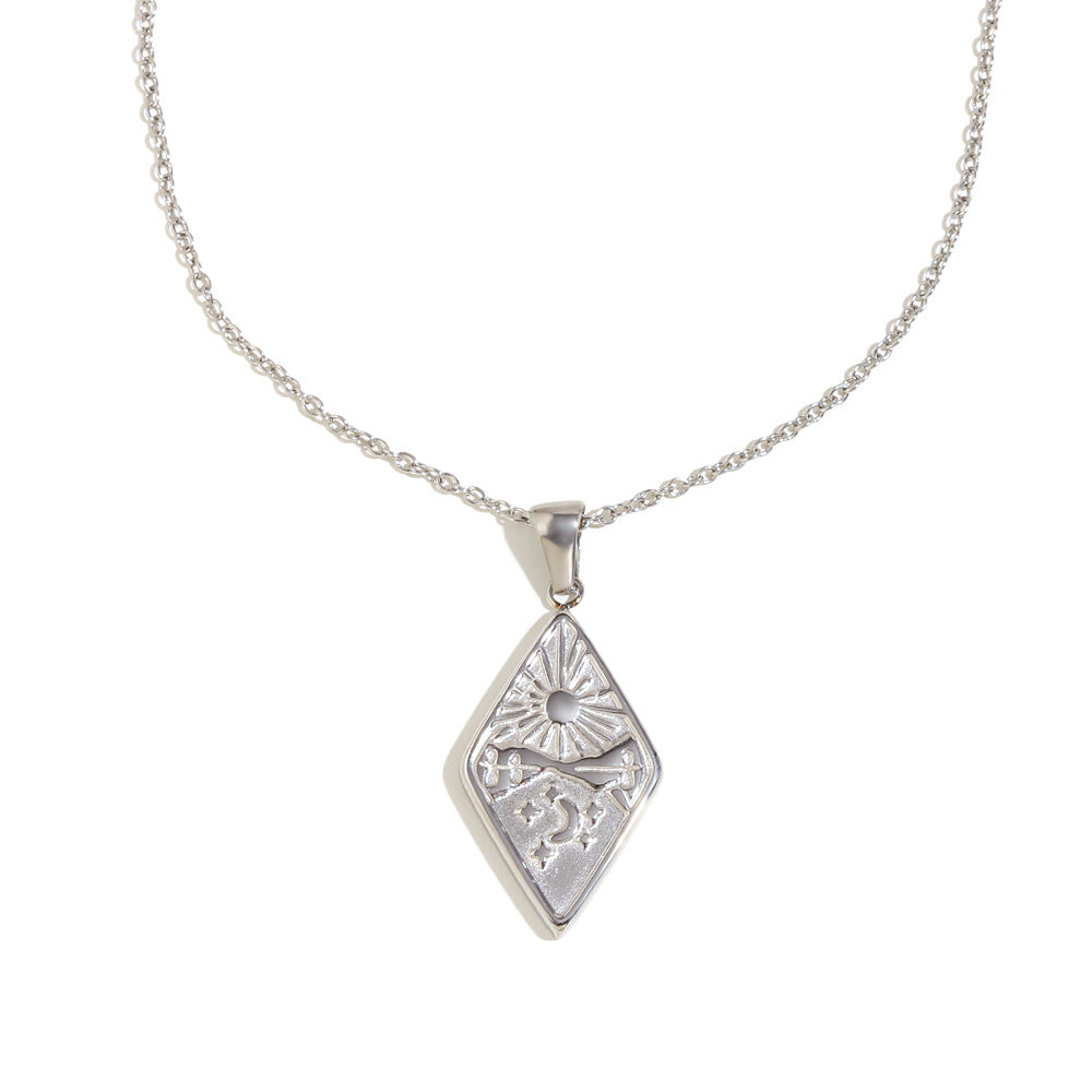 Collana con Pendente a Forma di Sole e Luna Geometrico Retrò a Diamante da Donna in Acciaio Inossidabile con Placcatura in Oro 18K