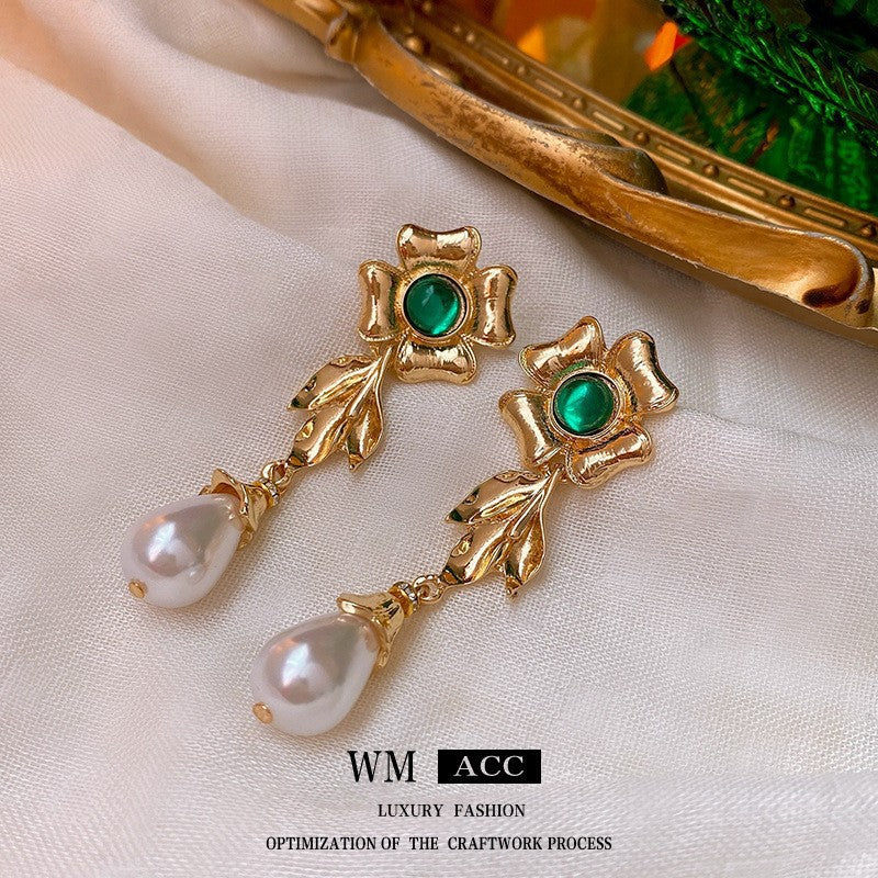 Orecchini vintage a forma di ape con intarsio di strass e finitura smaltata in rame con perni in acciaio inossidabile