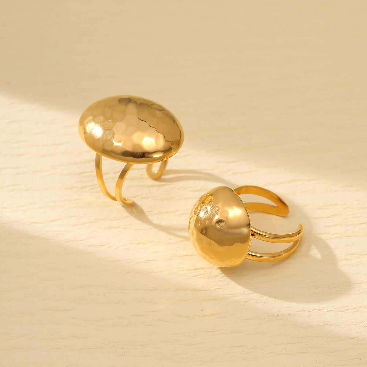 Anillo abierto vintage de acero inoxidable de lujo minimalista para mujer con acabado pulido y diseño circular geométrico