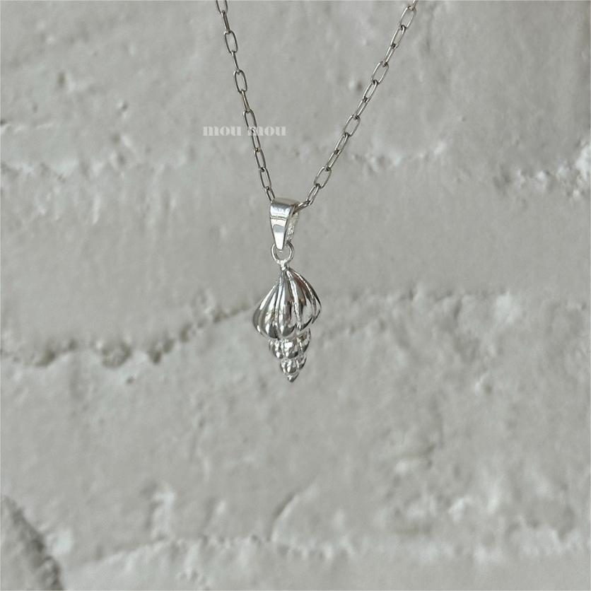 Minimalist Seashell Pendant Necklace in 925 Sterling Silver with Adjustable Chain