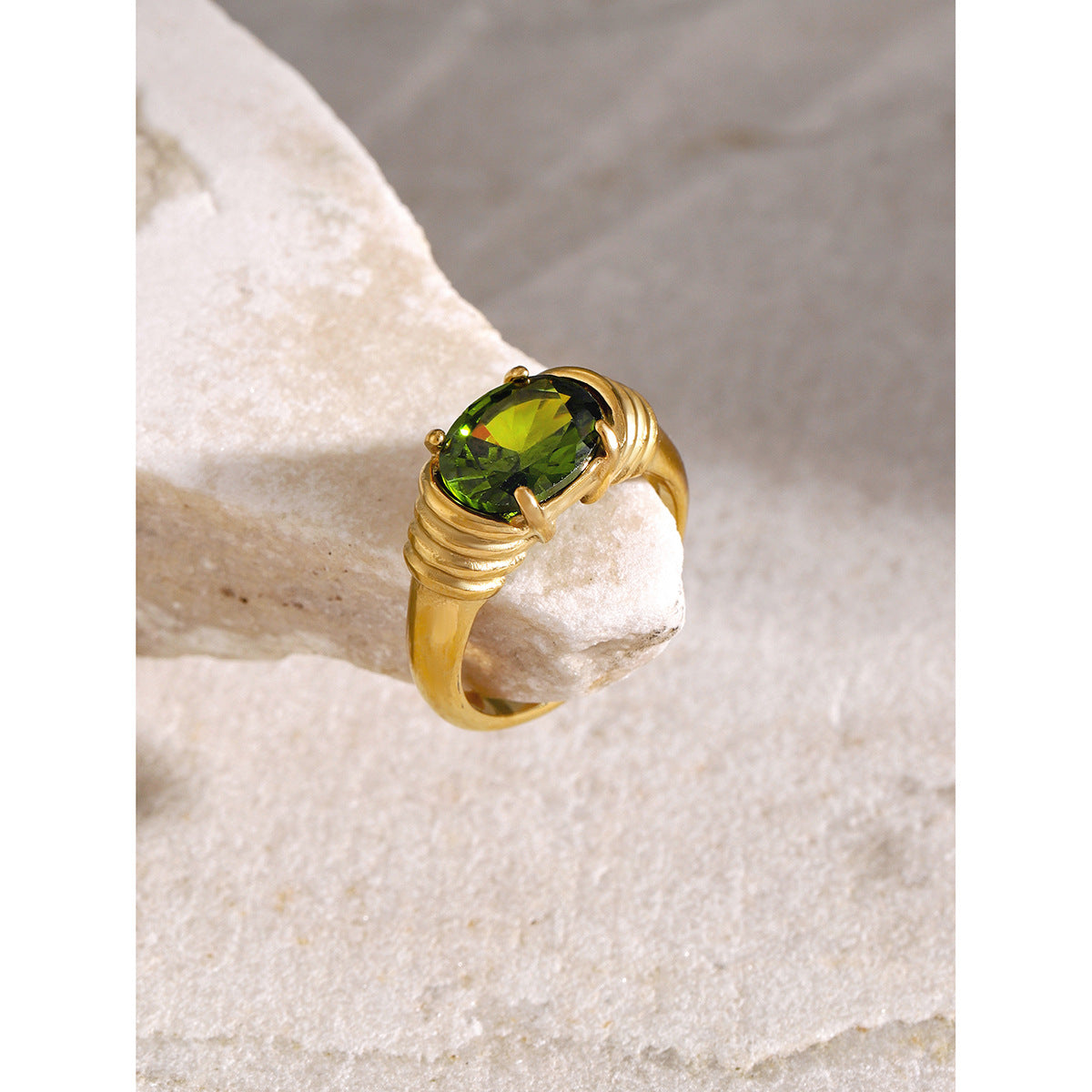 Trendy 18K Gold Plated Stainless Steel Ring with White Rhinestones and Threaded Design for Women