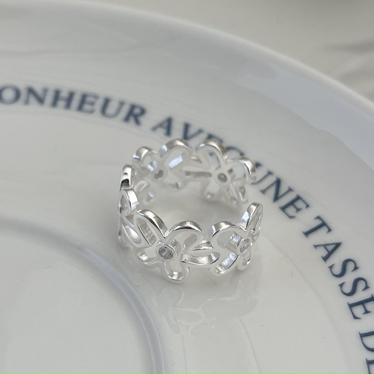 Anello minimalista a forma di cuore floreale in argento sterling 925 con intarsio in zircone e finitura lucida