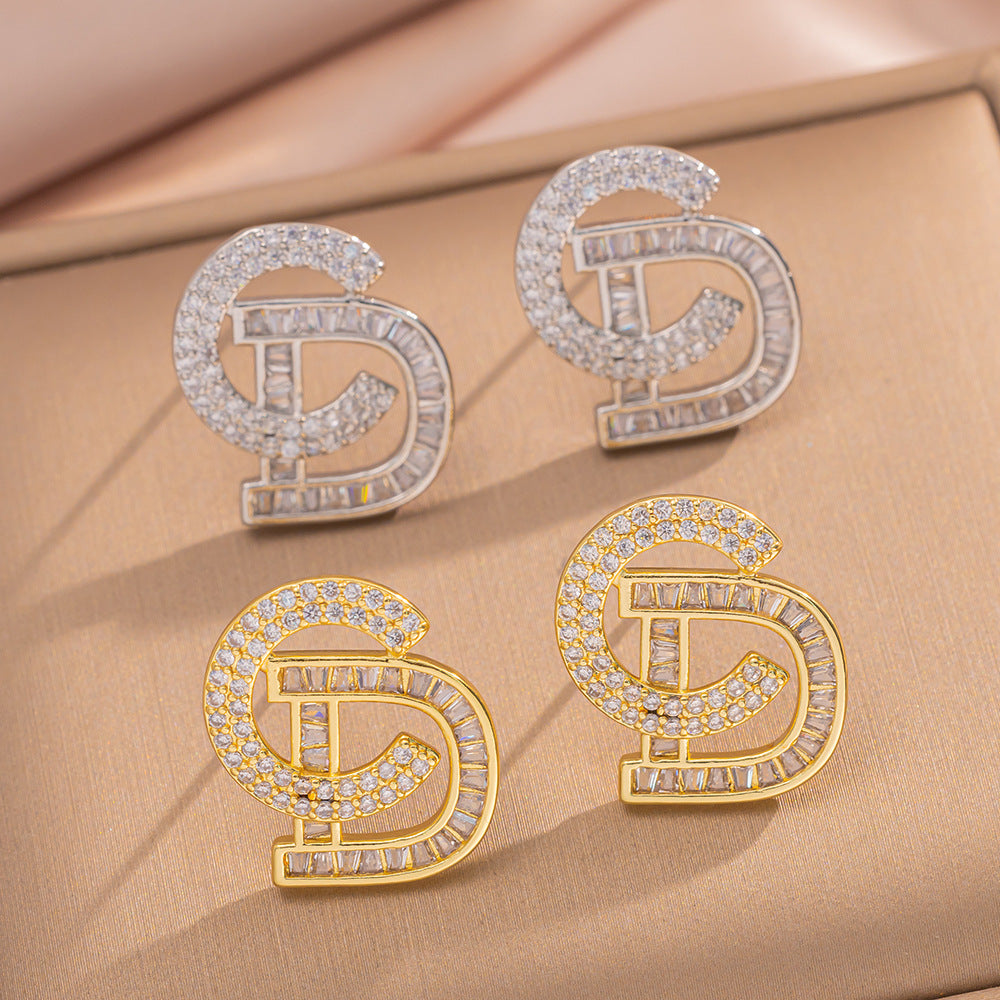 Orecchini Minimalisti di Lusso con Lettere C D in Rame Placcato Oro 18K Orecchini a Perno Ipoallergenici Brillanti alla Moda per Donna