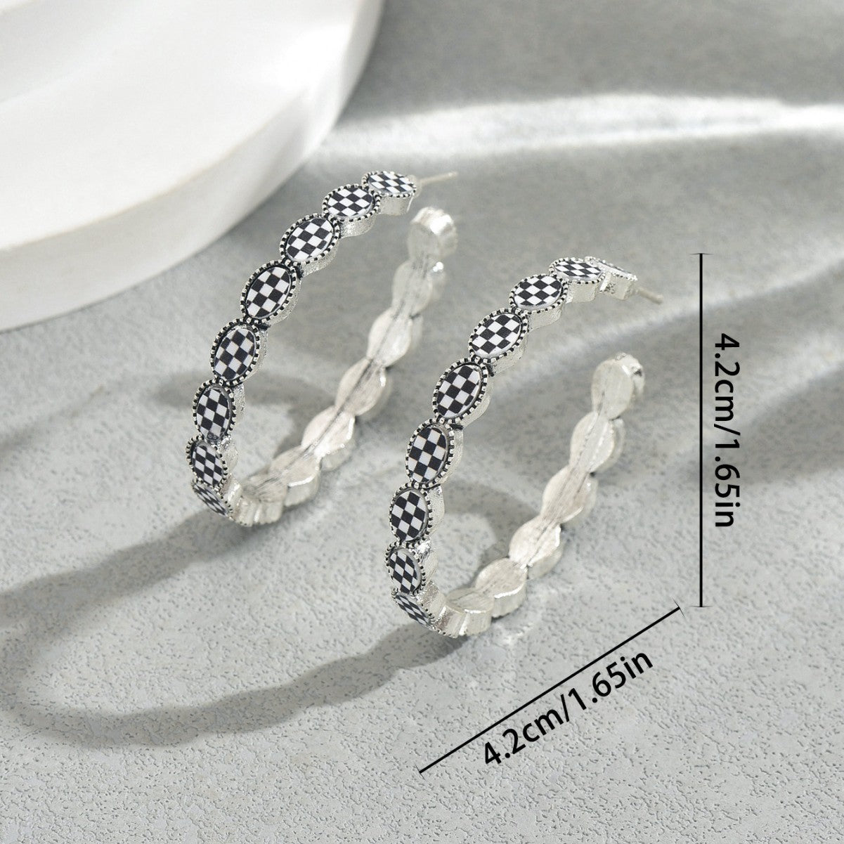 Vintage Geometric C-Shaped Earrings with Inlay Detail for Women Zinc Alloy Fashion Ear Jewelry