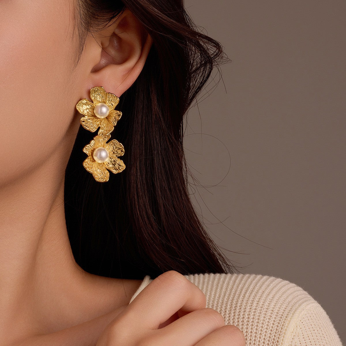 Pendientes de Acero Inoxidable con Forma de Pétalo Estilo OL de Moda con Baño de Oro de 18K y Acentos de Perlas