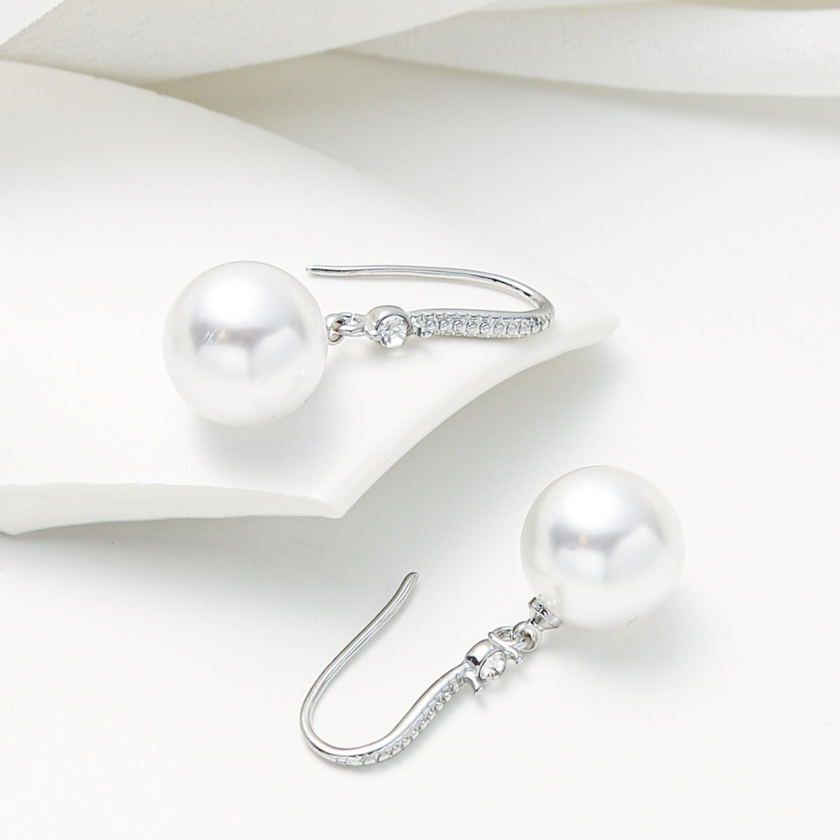 Minimalist Teardrop-Shaped Pearl and Zirconia Inlay Stud Earrings in Copper with Elegant Sophisticated Design
