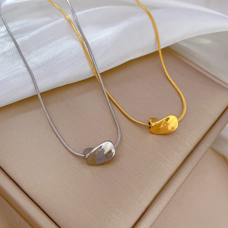Collar de Acero de Titanio Geométrico Minimalista Retorcido para Unisex con Chapado en Oro