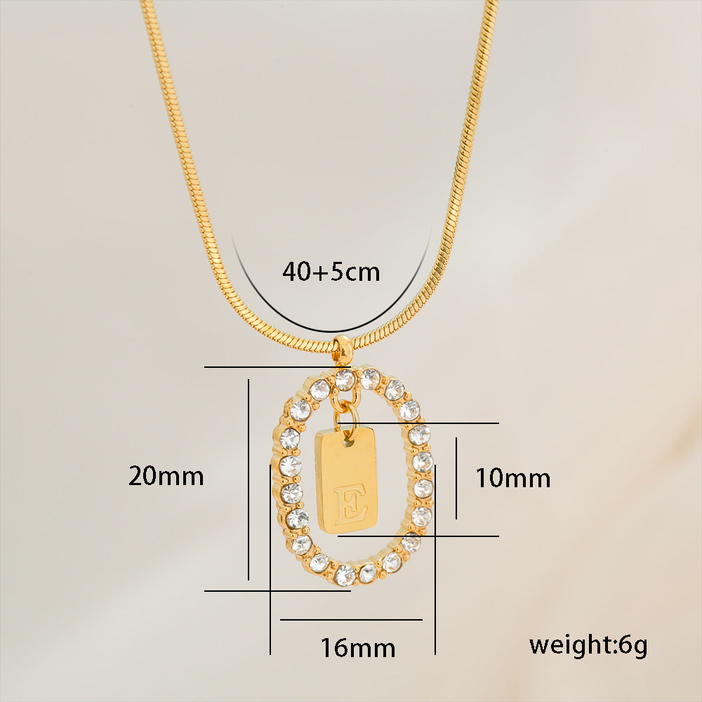 Collana da donna con ciondolo a lettera in acciaio inossidabile, minimalista, con strass, su catena snake