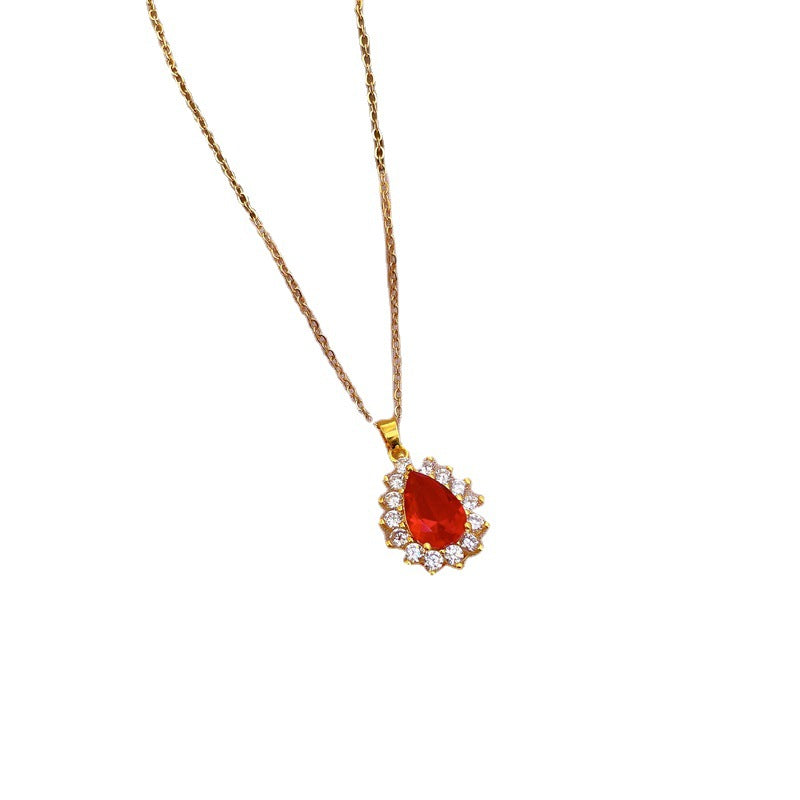 Collar de Lujo de Acero de Titanio con Micro Pavé Inspirado en Rubíes para Mujer con Colgante Geométrico y Diseño de Cadena O