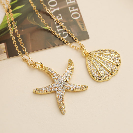 Collana con ciondolo minimalista a forma di stella marina e conchiglia per donna in rame placcato oro 18K con intarsio di zirconi