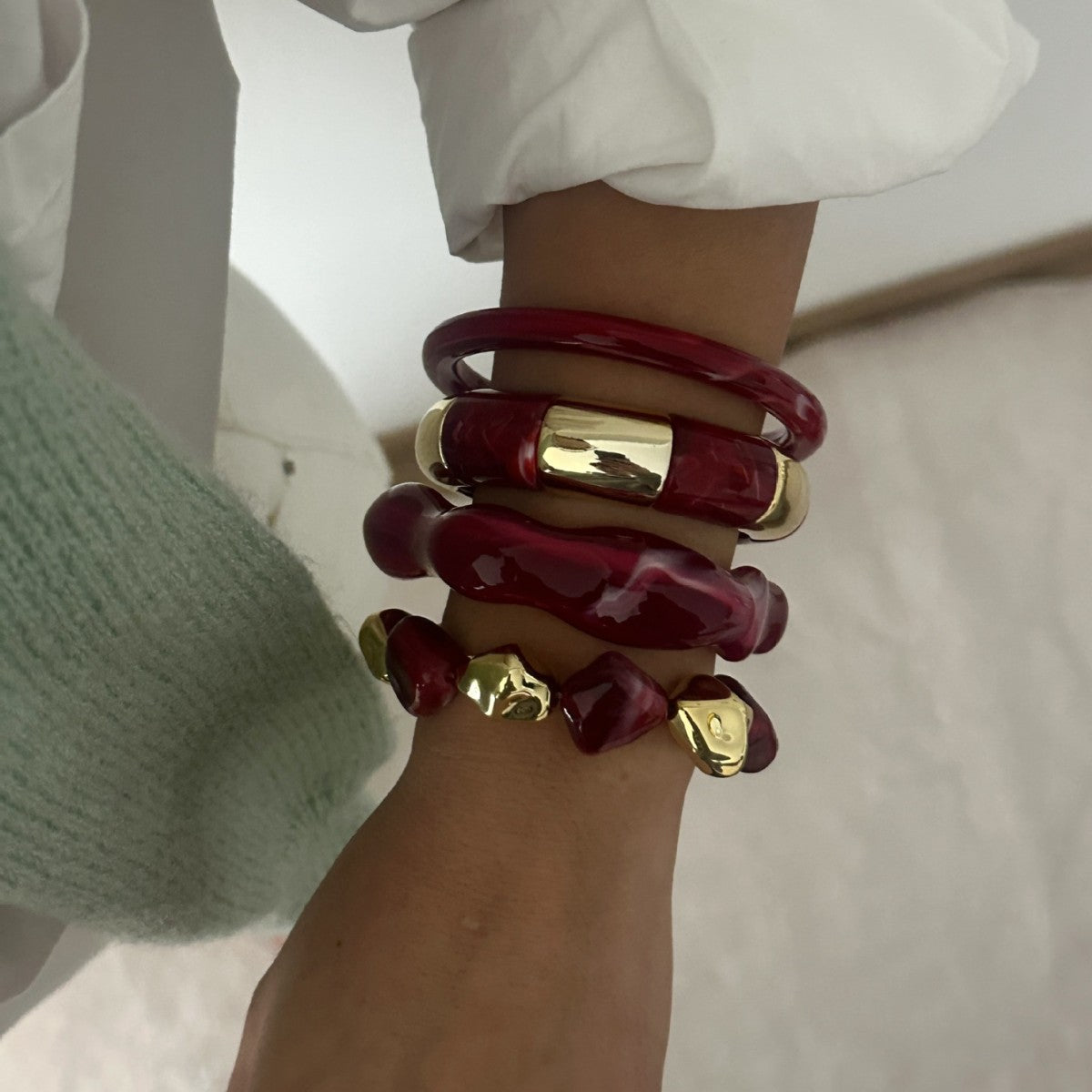 Bracciale in resina acrilica con gocce di gradiente geometrico