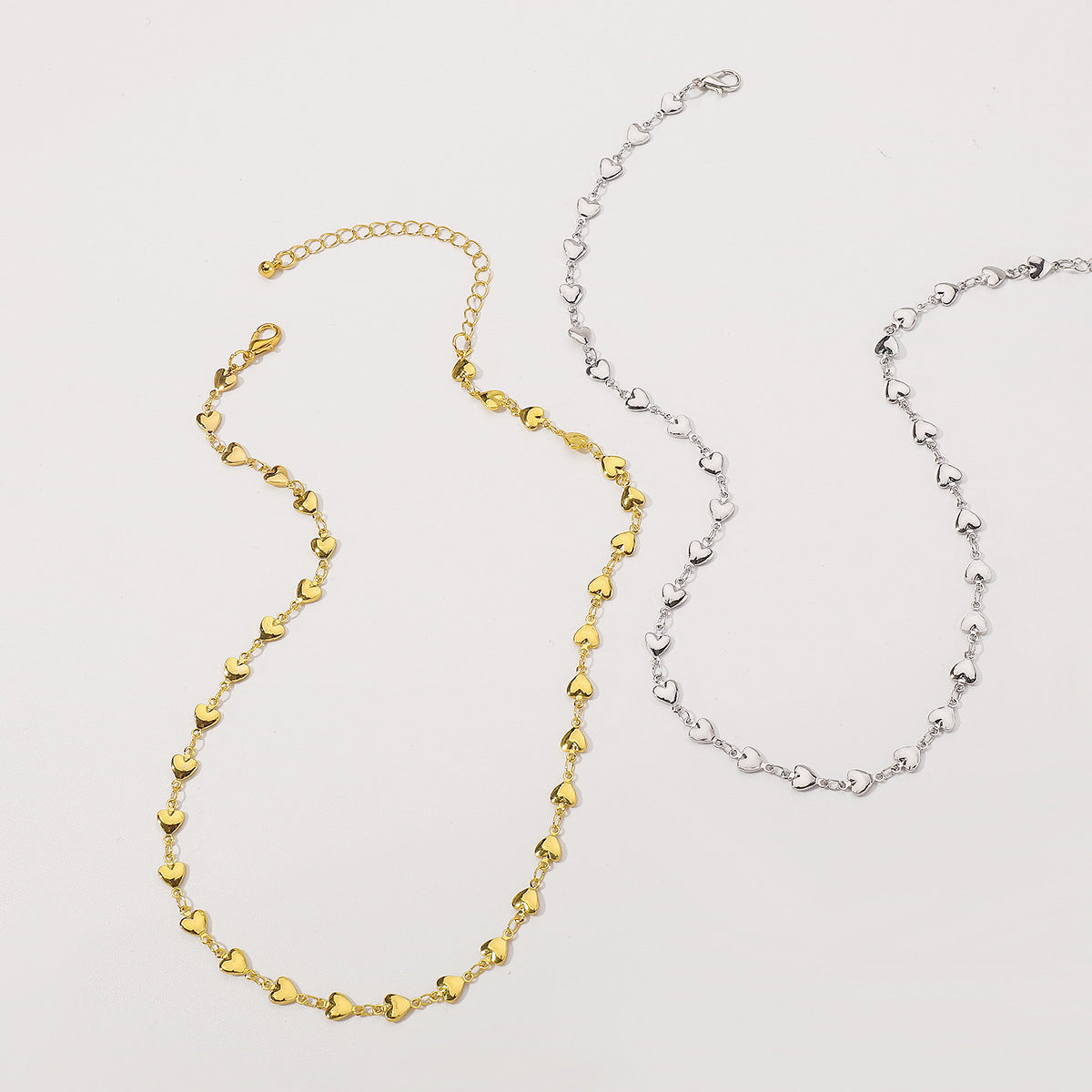 Collana minimalista a forma di cuore in lega con finitura placcata per donna, catena per clavicola, regalo per la festa della mamma