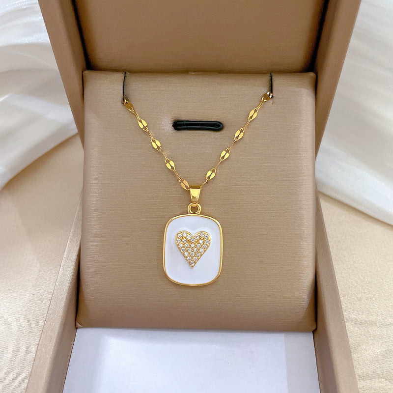 Collana in Acciaio al Titanio con Intarsi in Strass Geometrici a Cuore Dolce Minimalista di Lusso da Donna