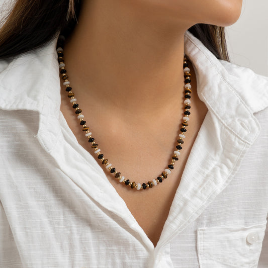 Collar minimalista de cuentas de vidrio geométricas para mujer con acabado galvanizado y colgante de piedras preciosas mixtas