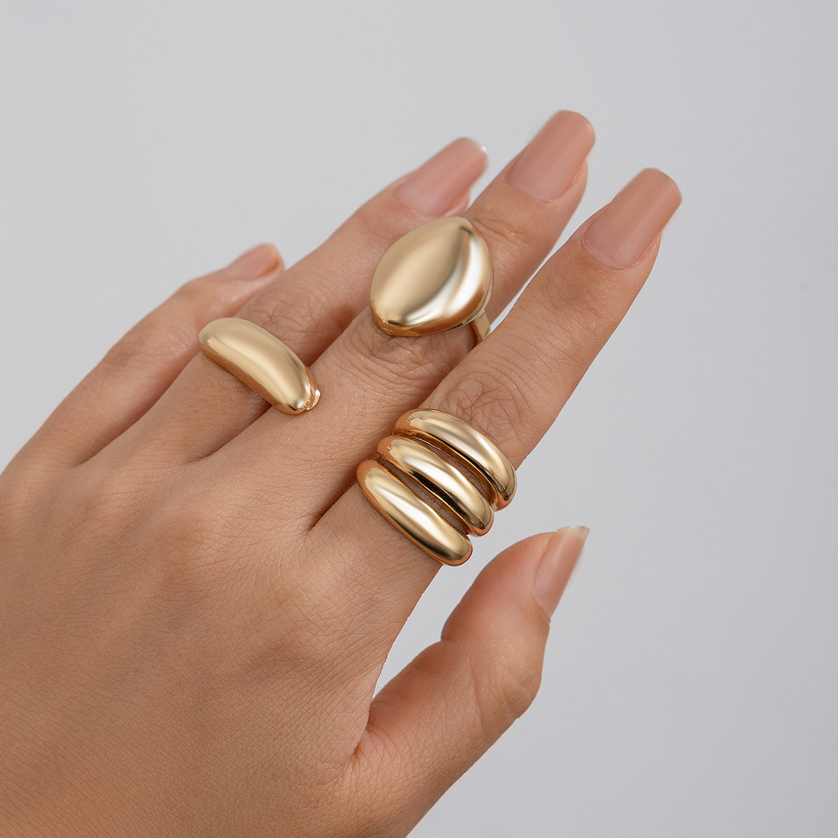 Minimalist Geometric Open Ring for Women in Zinc Alloy with Plated Finish and Curved Linear Design