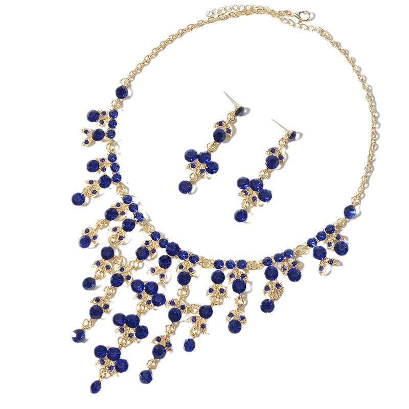 Elegante set collana e orecchini con placcatura floreale in lega e catena per donna