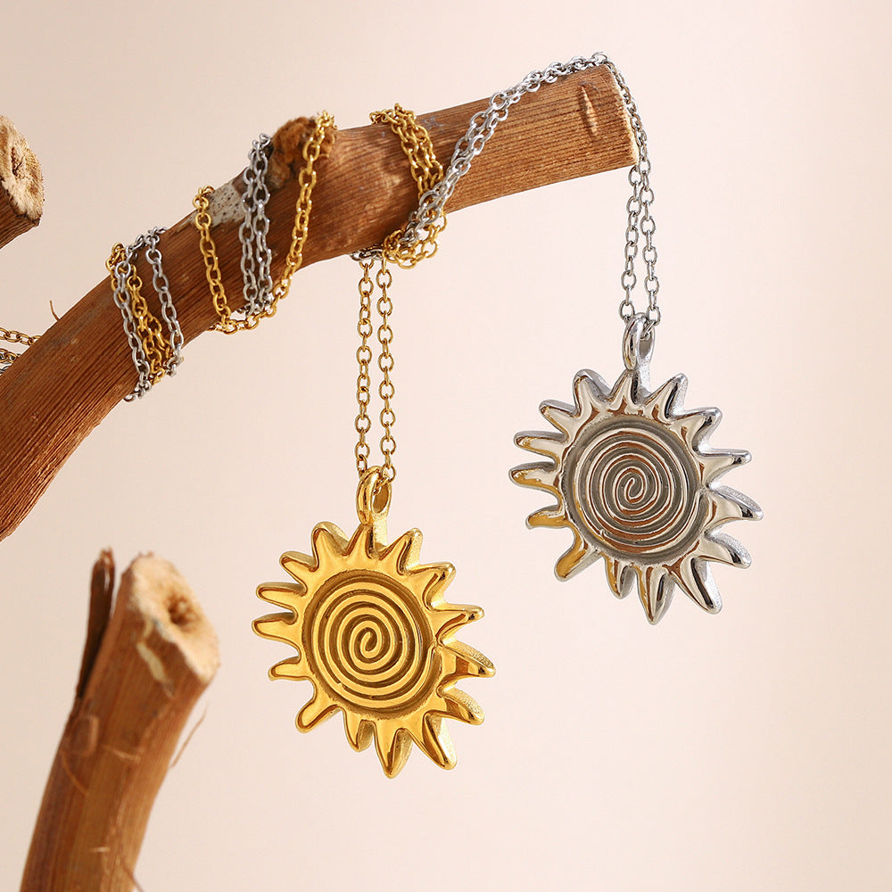 Collana con pendente minimalista a forma di sole in acciaio inossidabile placcato oro 18 carati da donna