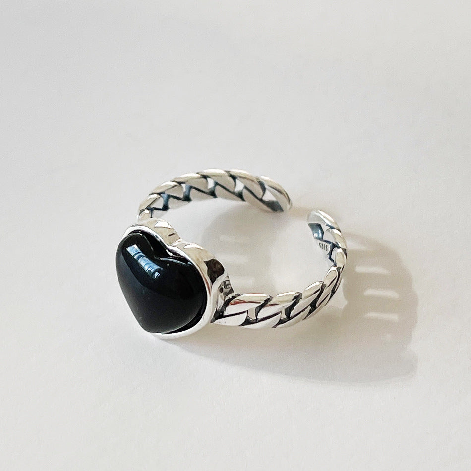Anillo minimalista con forma de corazón de plata de ley 925 con acabado mate para mujer