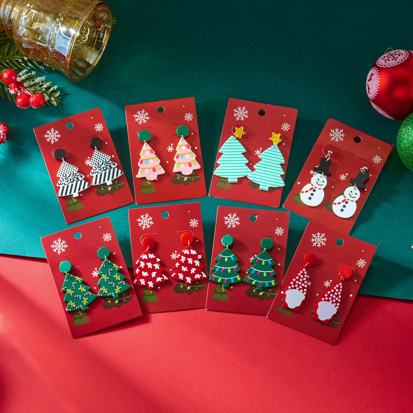 Orecchini a perno in acrilico per Natale, dolci e audaci, con fantasia di bastoncino di zucchero, omino di pan di zenzero e albero di Natale, da donna