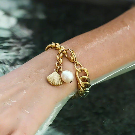Pulsera Minimalista Geométrica de Perlas de Agua Dulce y Concha para Mujer en Acero Inoxidable con Baño de Oro de 18K