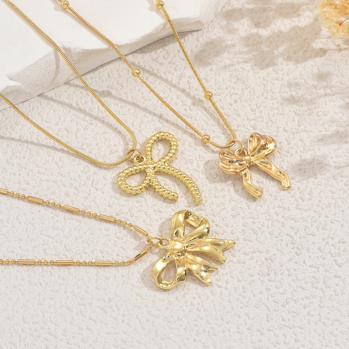 Minimalist Bow-Shaped Alloy Necklace with Plated Finish for Women, Adjustable Clavicle Chain Set