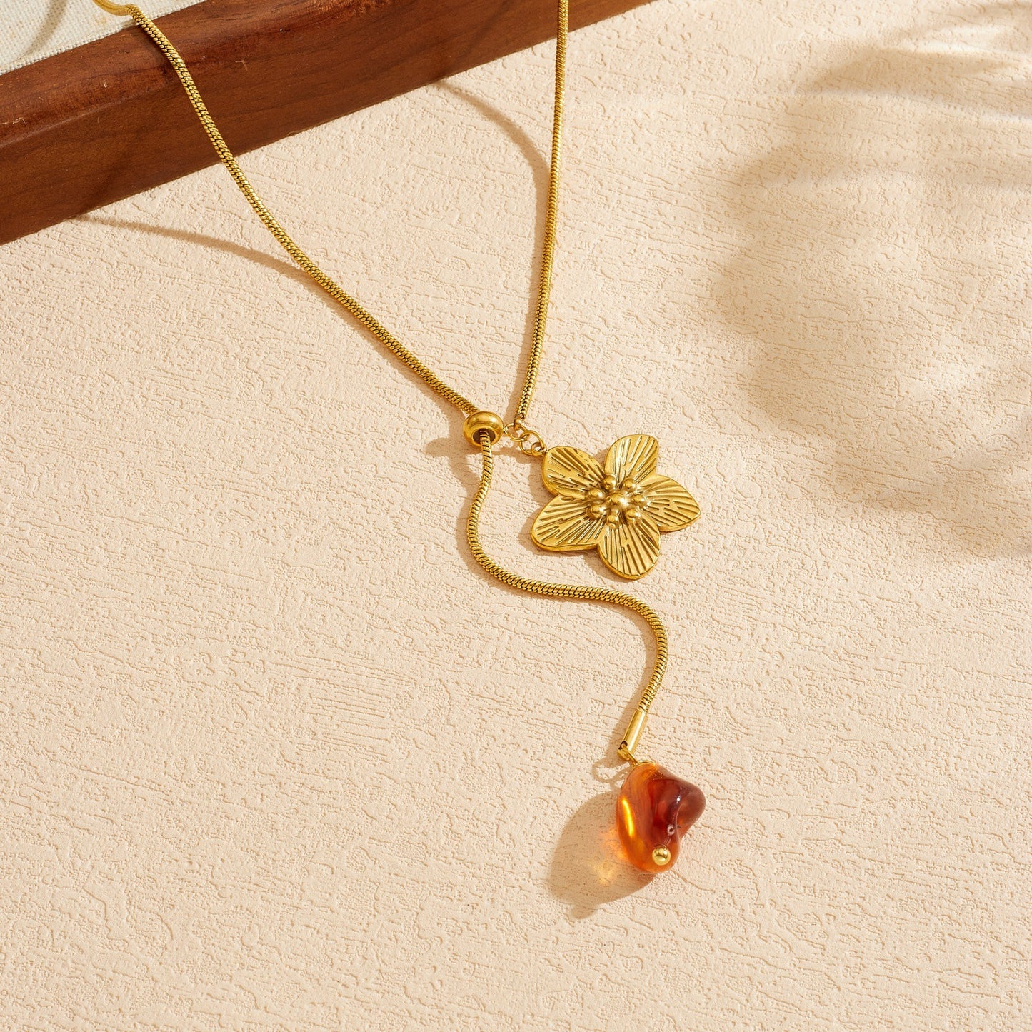 Vintage Gold Plated Geometric Camellia Flower Resin Pendant Stainless Steel Snake Chain Necklace for Women