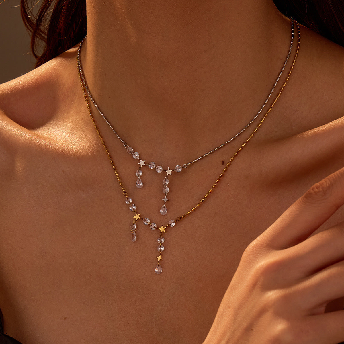 Elegante Collar de Borla de Acero Inoxidable con Baño de Oro de 18K e Incrustaciones de Circones para Mujer