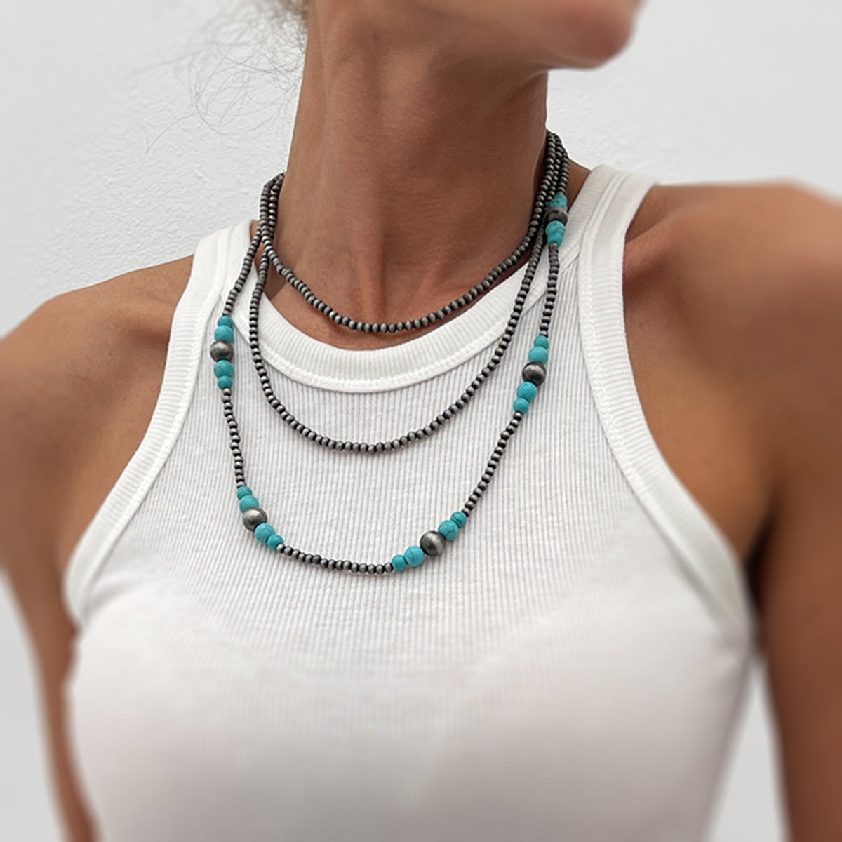 Collana da donna in resina a forma di fiocco in stile bohémien con ciondolo in lega e finitura placcata