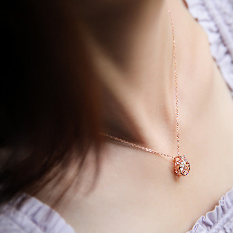 Affascinante collana in acciaio al titanio a forma di corona con intarsio di strass per donna, catena minimalista per clavicola