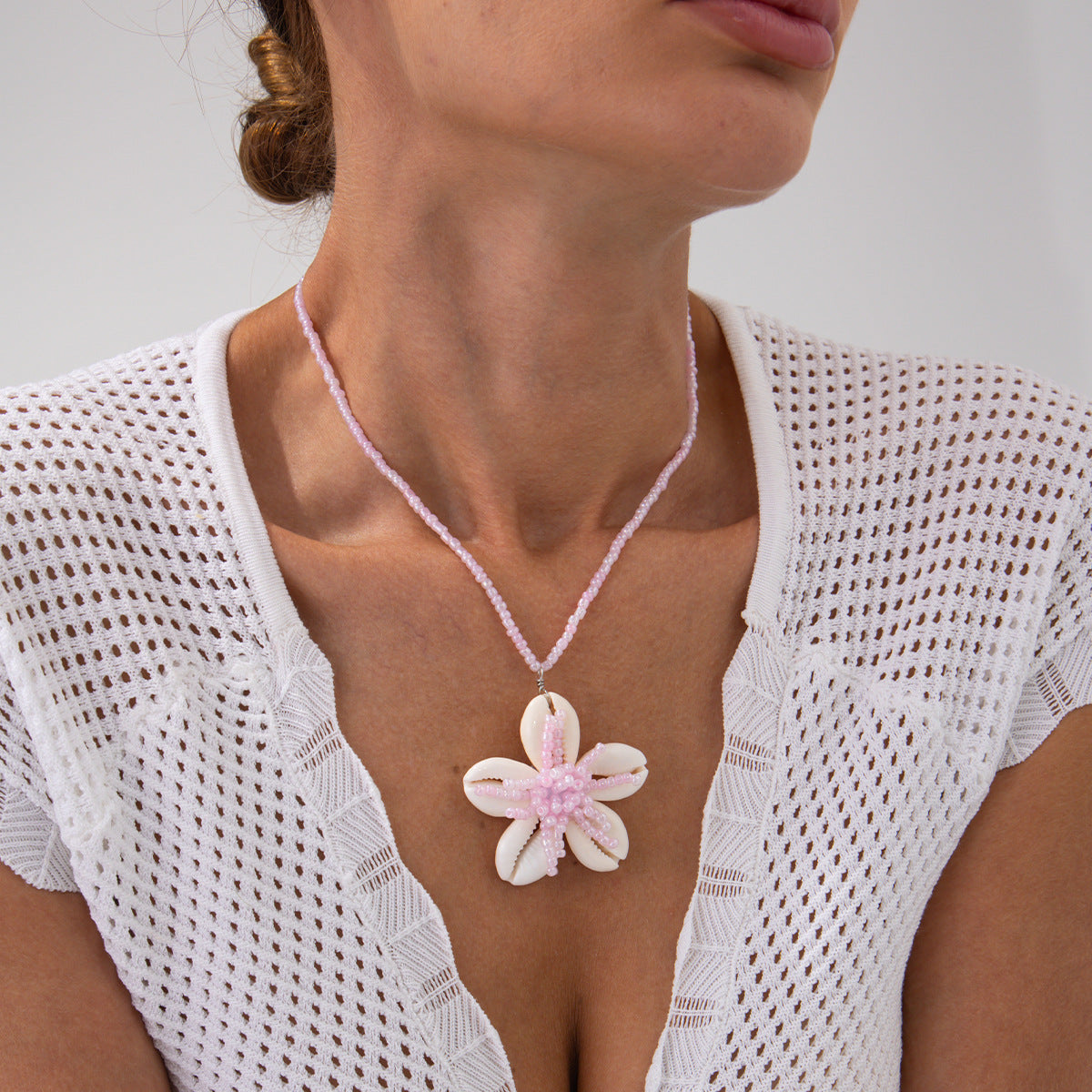 Collar de concha y flores bohemio para mujer con detalles artesanales, temática de playa natural, cadena a la clavícula