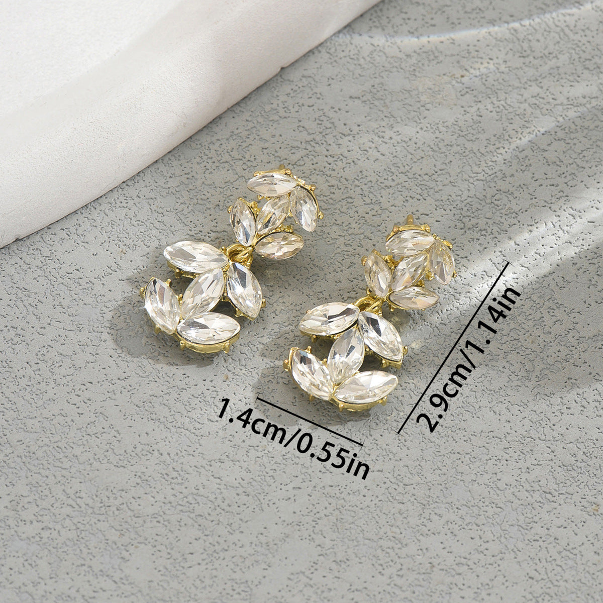 Aretes Geométricos de Mujer en Aleación de Zinc con Incrustaciones de Cristal, Pendientes Minimalistas de Lujo con Formas Triangulares y Ovaladas con Acentos de Puntos