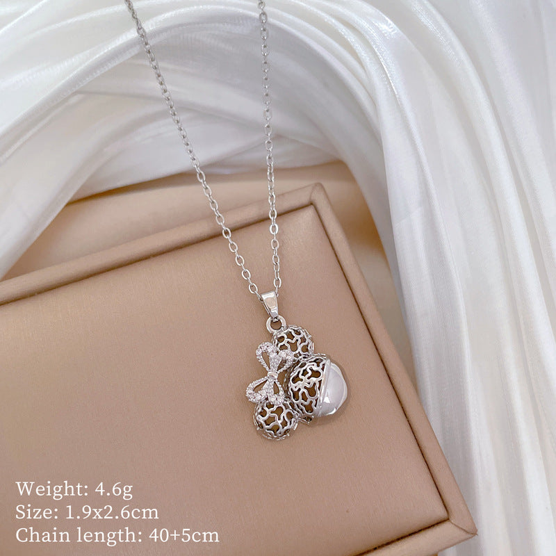 Geometric Minimalist Titanium Steel Lip Chain Necklace with Copper Pendant and Rhinestone Inlay